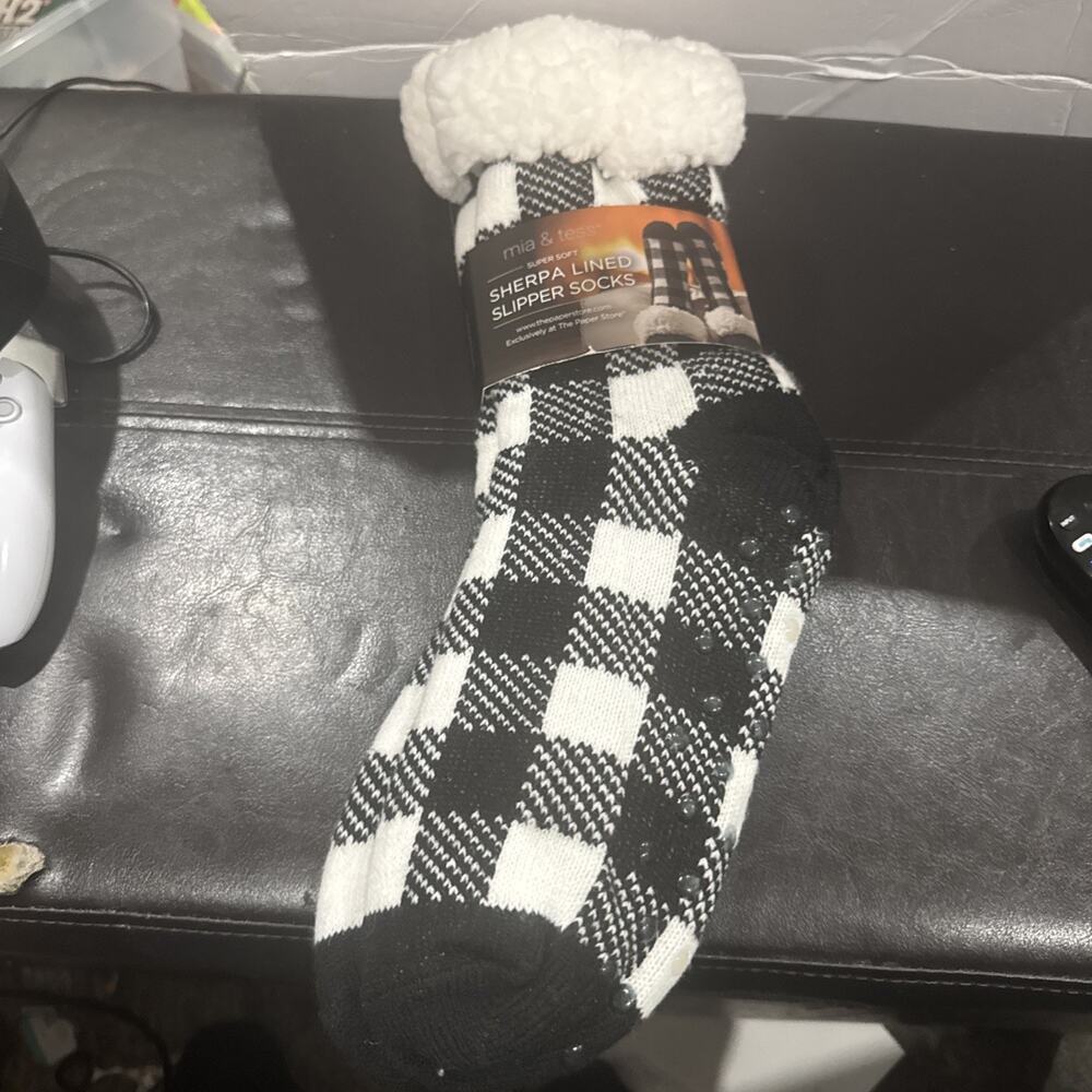 Mia & Tess Sherpa Lined Slipper Socks Black White Plaid One Size Fits Most